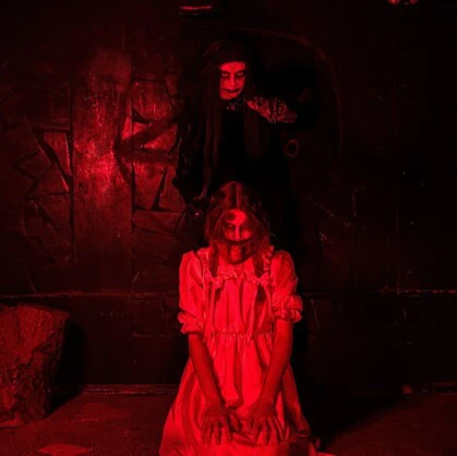 Проклятый дом. Дитя тьмы. Квест «Проклятый дом. Дитя тьмы» в городе Краснодар — это страшный квест, который погрузит вас в атмосферу страха и адреналина с самого порога! Вы попадете в старый дом, окутанный мрачными легендами, где...