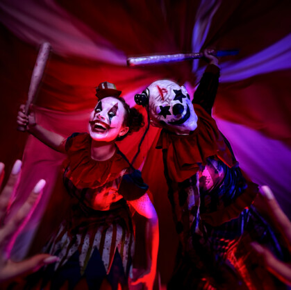 Цирк. Кровавое шоу. Квест «Цирк. Кровавое шоу» в городе Ставрополь — это единственный квест в своём жанре в городе. Новый хоррор-квест с максимально реалистичной локацией. В квесте имеются сцена, шатры и многое другое, что заставит поверить...