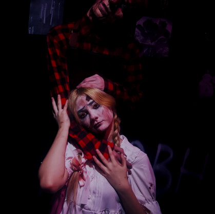 Кровные узы. Вы думали, что знаете, что такое страх? Квест «Кровные узы» в городе Ставрополь — это место, где время остановилось, а тени оживают, разворачивается история, от которой стынет кровь в жилах. Ваша задача...