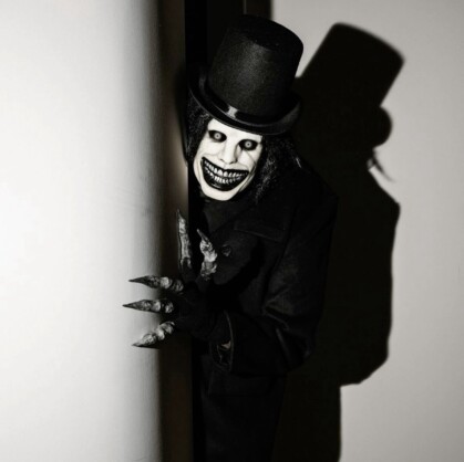 Babadook. Вы готовы встретиться лицом к лицу со своим самым глубоким страхом? Тогда добро пожаловать на квест «Babadook» в городе Воронеж! Бабадук не играет по правилам. Он проникает в ваши мысли, играет с...