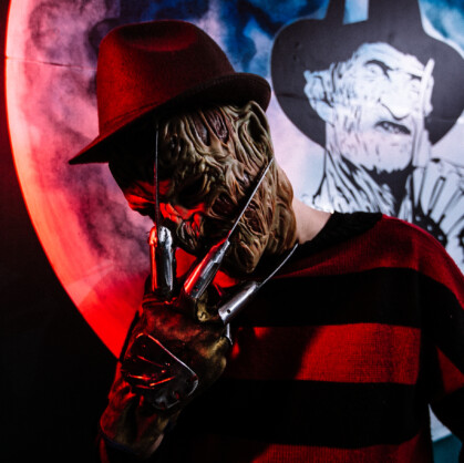 Кошмар на улице Вязов. Добро пожаловать на квест «Кошмар на улице Вязов» в городе Чебоксары! Игроков ждет погружение в самые темные уголки вашего подсознания. Здесь вам предстоит столкнуться лицом к лицу с тем, что вы так...