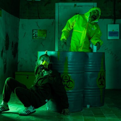 Заражение. Бункер 21. Приготовьтесь к погружению в атмосферу полного отчаяния и смертельной опасности. Добро пожаловать на квест «Заражение. Бункер 21» в городе Новочебоксарск! Вам предстоит пройти через разрушенные города, кишащие мутантами, преодолеть ловушки и головоломки,...