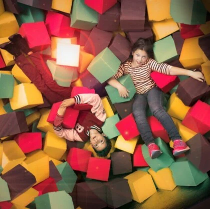 Прятки в лабиринте KIDS (пр-т Победы). Квест «Прятки в лабиринте KIDS» в городе Челябинск — это захватывающая игра для детей любого возраста. Наших маленьких гостей ждет множество интересных сюрпризов за каждым поворотом и море позитивных эмоций.  В игру...