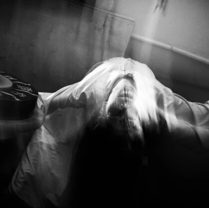 Одержимая. Квест «Одержимая» в городе Челябинск — это новый антуражный квест. Локация квеста жуткая и наводит страх с самого порога. Есть возможность играть с актёром или без него. Вас ждут множество интересных механизмов и...