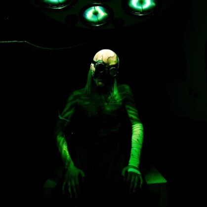 Outlast. Готовы ли вы столкнуться со своими самыми глубокими страхами? Тогда добро пожаловать на квест «Outlast» в городе Челябинск! Забудьте...