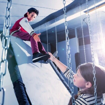 Прятки в лабиринте KIDS. Сюжет квеста: «Прятки в Лабиринте» — увлекательная игра для детей всех возрастов. Ребят ждет множество сюрпризов за каждым поворотом и море позитивных эмоций. Правила «Лабиринта» очень просты, поэтому проходить его могут дети...