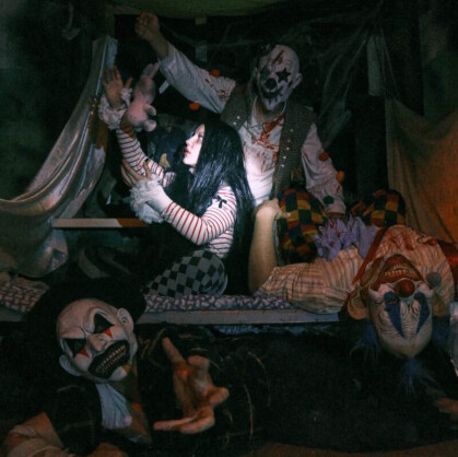 Сомния. Добро пожаловать на квест «Сомния» в городе Сургут —  в мир, где реальность искажена, где детские страхи обрели плоть, а самые сокровенные мечты превратились в призрачные миражи. Столкнитесь лицом к лицу с...