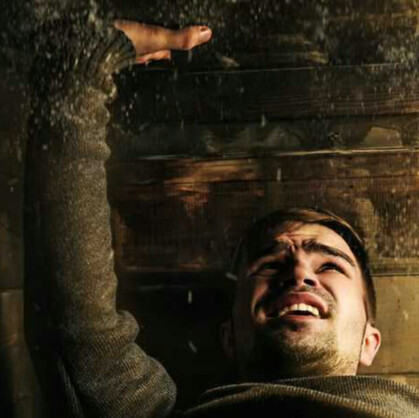 Погребенный заживо. Легенда квеста: Только представьте: «Вы просыпаетесь в тесном темном пространстве, пытаетесь не верить, что это происходит на самом деле. Вы в гробу. Кто вас поместил сюда? Зачем? Можно ли отсюда выбраться?...