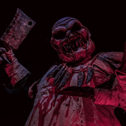 Логово мясника. Квест «Логово мясника» в городе Красноярск — это новый хоррор-квест, построенный на игре в стиле иммерсивный театр, новый формат в нашем городе — ТАКОГО ЕЩЁ НЕ БЫЛО! Есть элементы мистики и элементы...