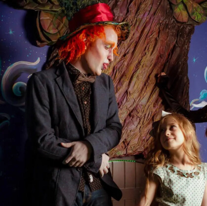 Алиса в стране чудес. Приготовьтесь к невероятному приключению, где реальность переплетается с фантазией, а каждый шаг ведет к новым открытиям! Добро пожаловать на...