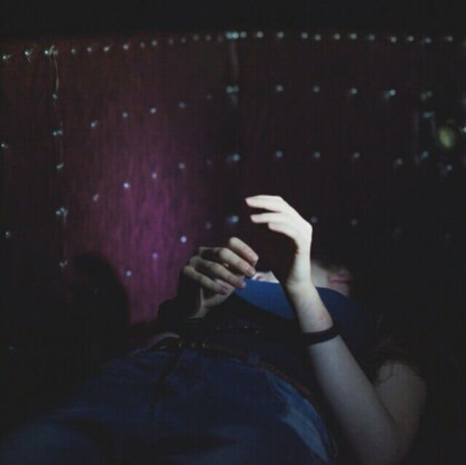 Пока не сыграл в ящик. Сюжет квеста:  Привет! Меня зовут Джим. Джим Мориарти. Я обожаю играть со своими друзьями! Один прячет игрушку, другой ищет. Угадай, за кого играешь ты? Кто прячет? Не ты. Кто ищет? Тоже не...