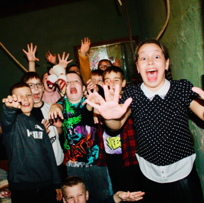 Легенда о черной комнате. Готовы ли вы испытать себя и своих друзей в настоящем испытании на смелость? Тогда добро пожаловать на квест «Легенда...