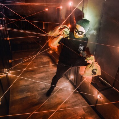 Лазерный лабиринт. Охота за рунами. Готовы к незабываемому семейному приключению? Отправляйтесь в захватывающий квест «Лазерный лабиринт. Охота за рунами» в городе Киров, где вам...