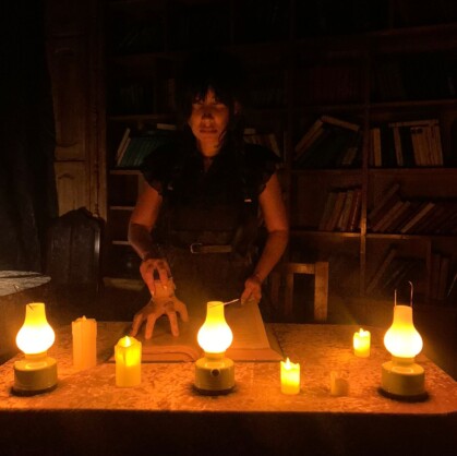 Уэнсдей Аддамс и пропавшая Вещь. Готовы ли вы окунуться в мир тайн, загадок и, конечно же, немного вредности? Тогда добро пожаловать на квест «Уэнсдей Аддамс и пропавшая Вещь» в городе Ростов-на-Дону! Вместе с Уэнсдей и ее новыми...