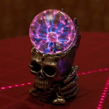 Исчезнувшие. В городе паника. В течение недели пропало несколько девушек. Улицы опустели, СМИ не умолкают, полиция бессильна. В социальных сетях была создана группа по набору добровольцев для помощи в поисках девушек… Вы —...