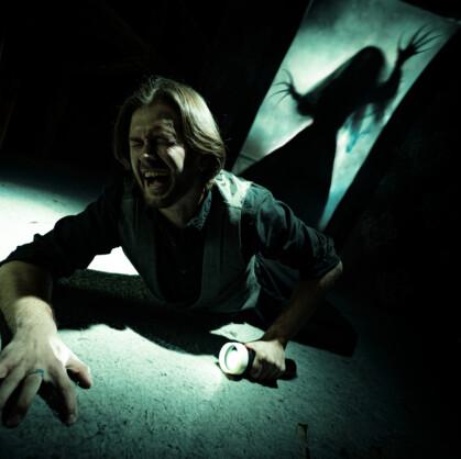 В объятиях Дьявола. Добро пожаловать на захватывающий и по-настоящему пугающий квест «Искупление» в городе Казань, где вы окажетесь в эпицентре паранормальных явлений. Забудьте о книжных теориях и лабораторных исследованиях – пришло время действовать! Ваша задача...